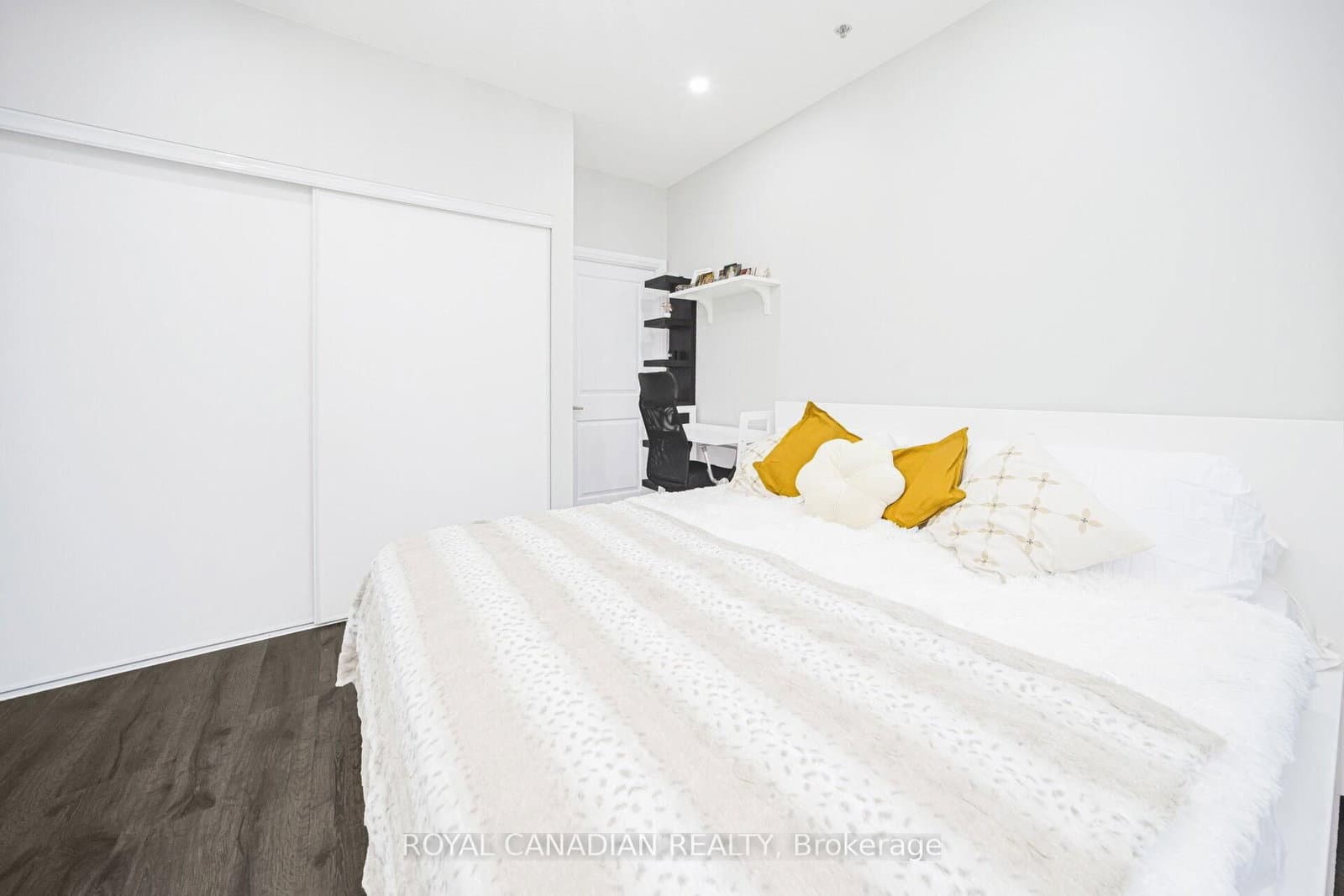 55 Speers Road, Unit 308 thumbnail 33