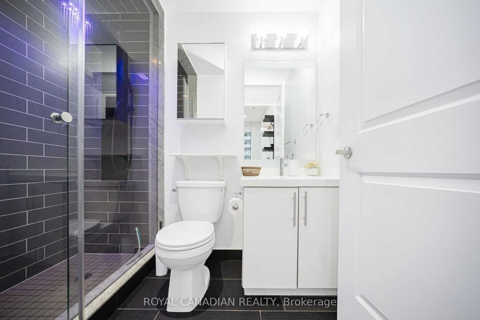 55 Speers Road, Unit 308 thumbnail 36