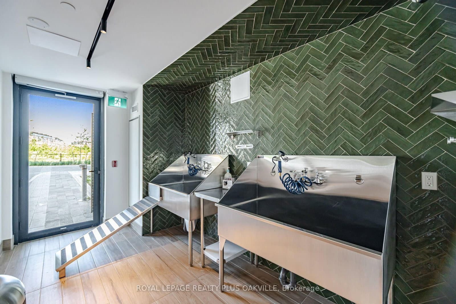3079 Trafalgar Road, Unit 1509 thumbnail 37