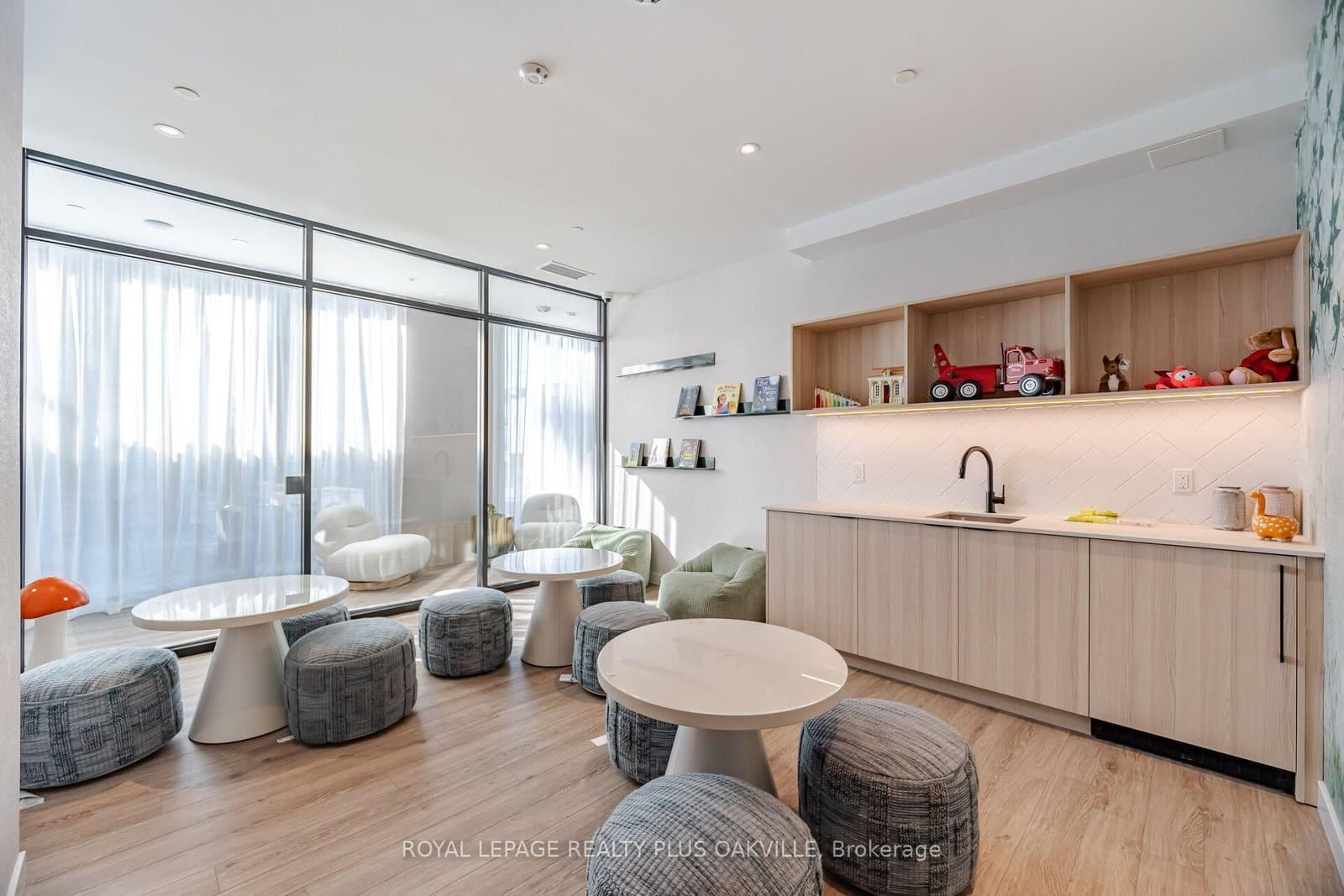 3079 Trafalgar Road, Unit 1509 thumbnail 45