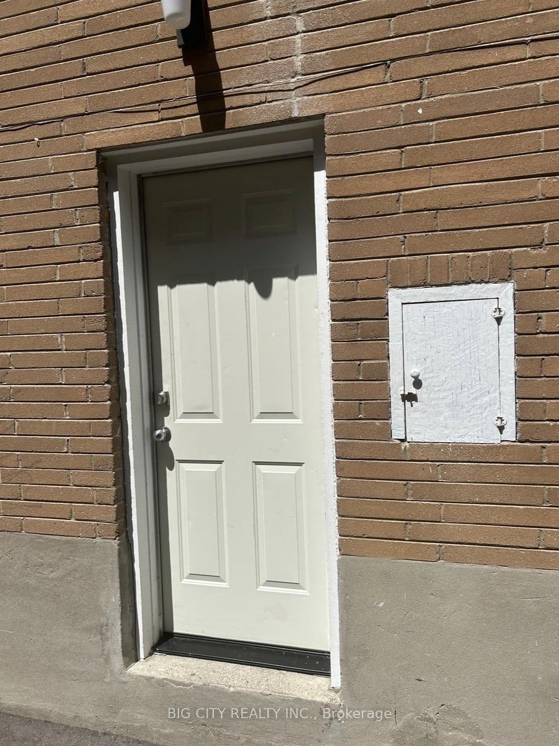 107 BROOKHAVEN Drive, Unit Lower thumbnail 2