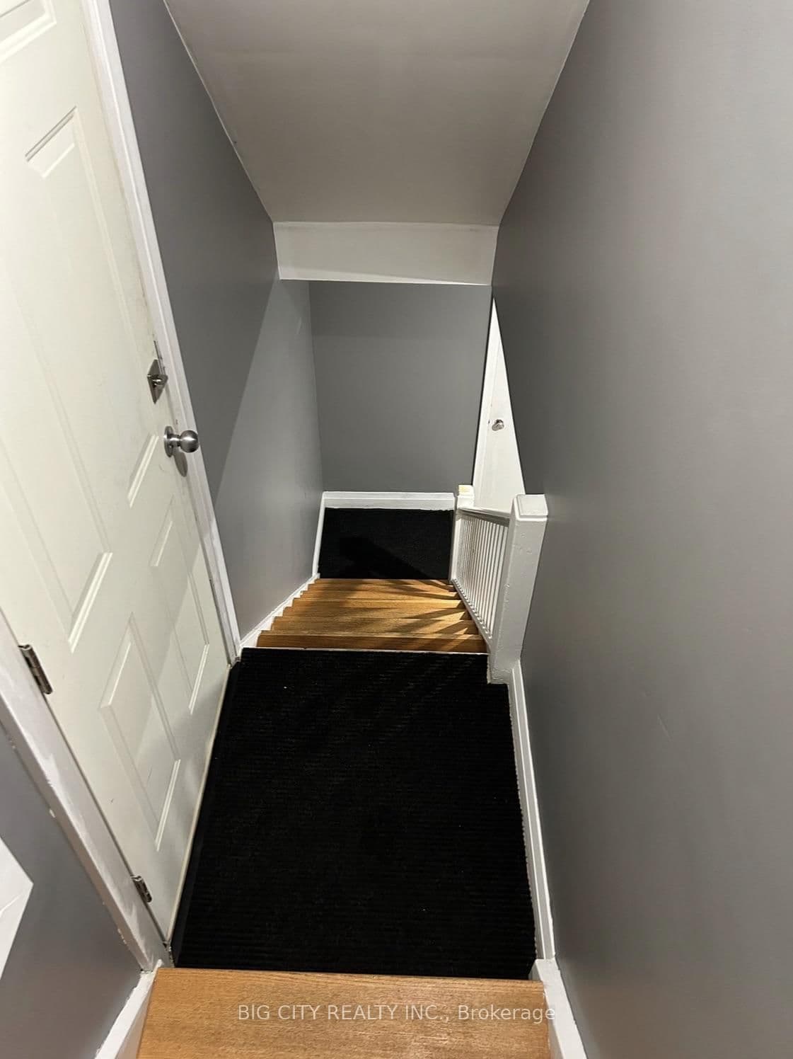 107 BROOKHAVEN Drive, Unit Lower thumbnail 4