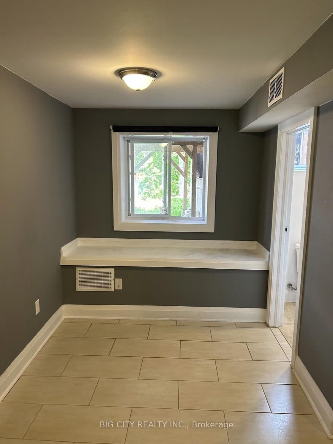 107 BROOKHAVEN Drive, Unit Lower thumbnail 6