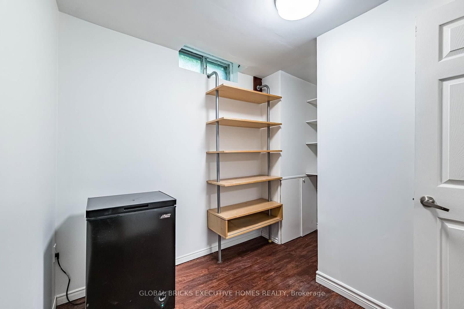 2150 Hunt Crescent thumbnail 40