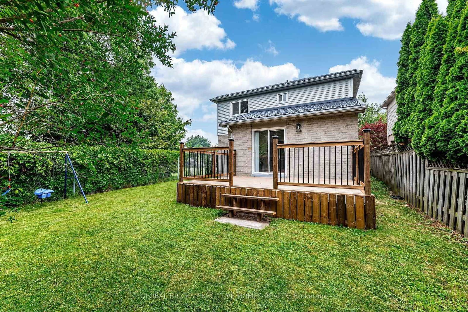 2150 Hunt Crescent thumbnail 45