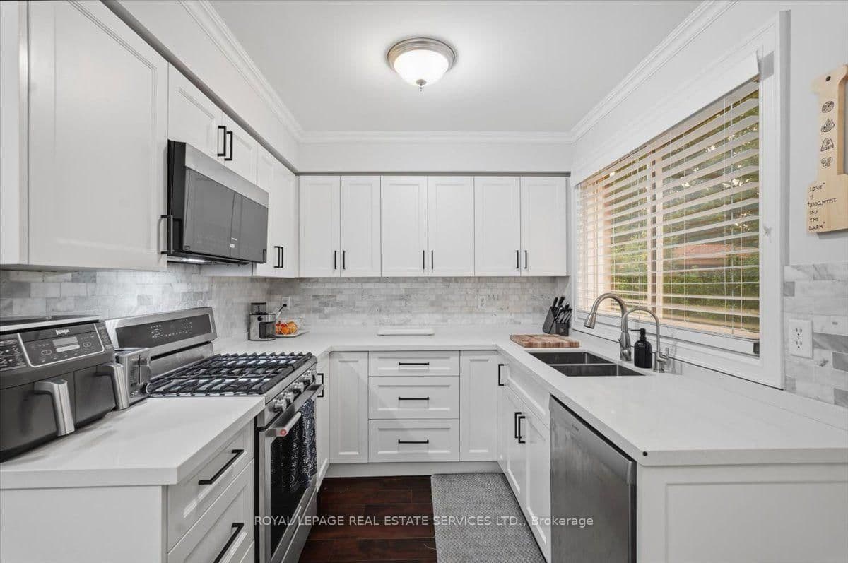5185 Bunton Crescent thumbnail 7