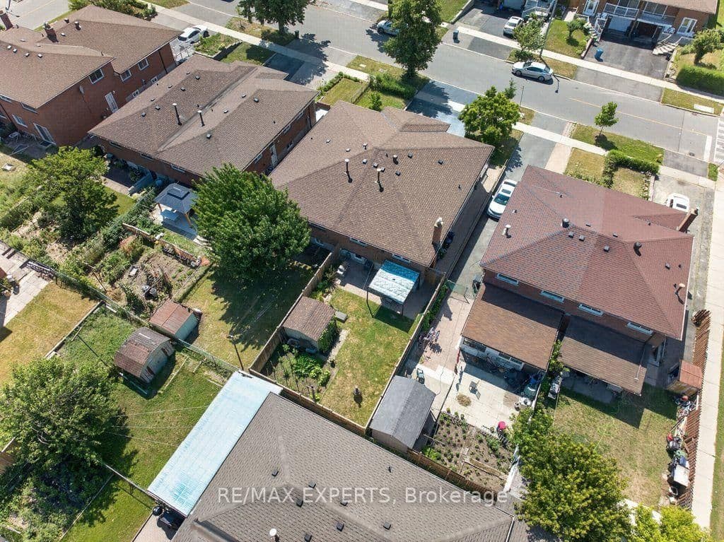32 Firenza Drive thumbnail 34