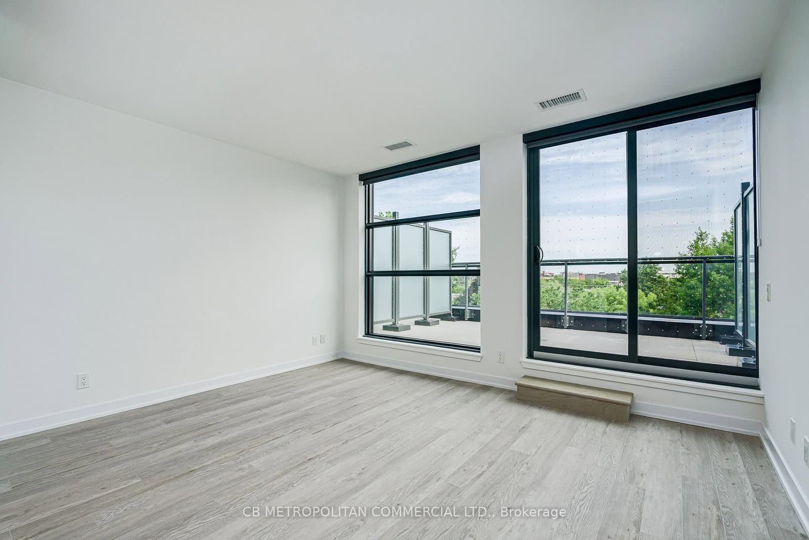 2946 Dundas Street West Street W, Unit 409 thumbnail 6