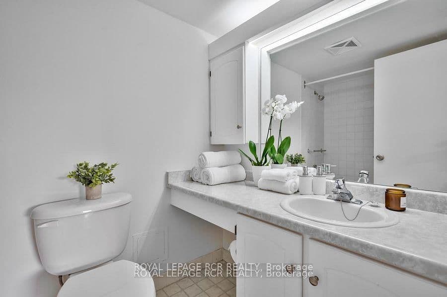 1535 Lakeshore Road E, Unit 205 thumbnail 13