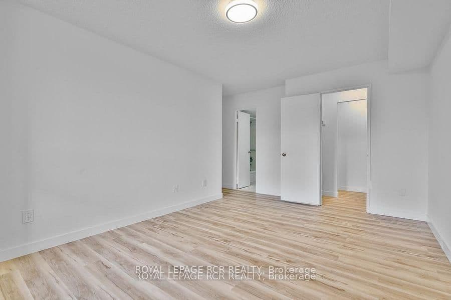 1535 Lakeshore Road E, Unit 205 thumbnail 15