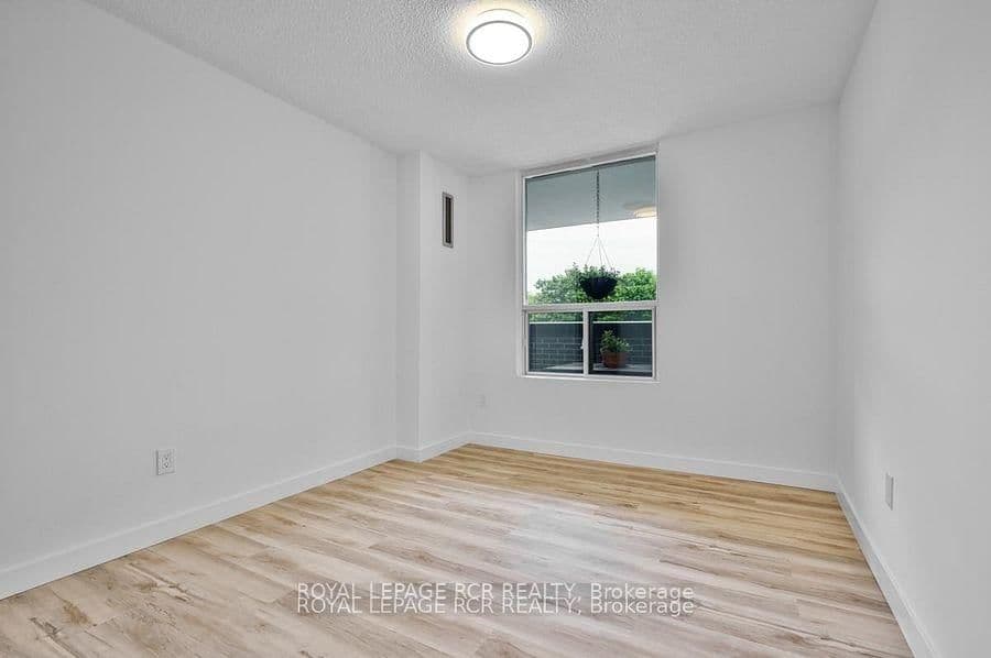 1535 Lakeshore Road E, Unit 205 thumbnail 16