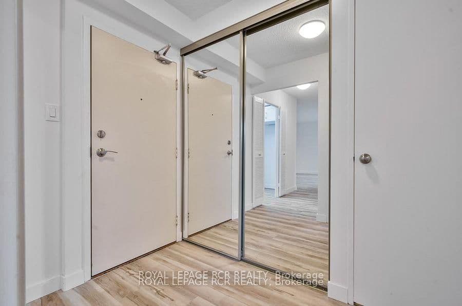 1535 Lakeshore Road E, Unit 205 thumbnail 21