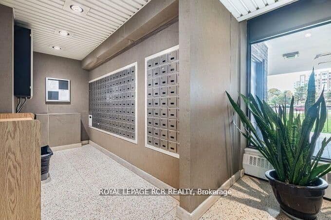 1535 Lakeshore Road E, Unit 205 thumbnail 24