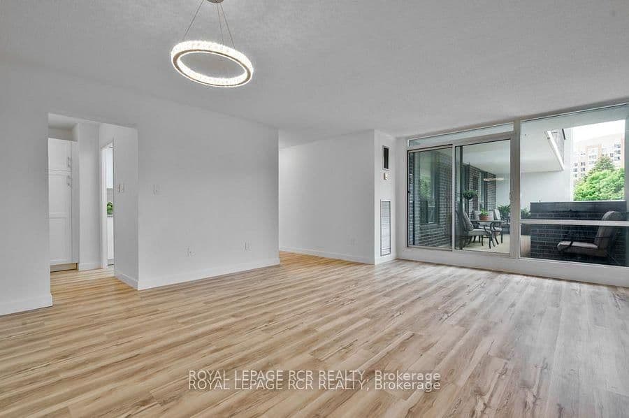 1535 Lakeshore Road E, Unit 205 thumbnail 5