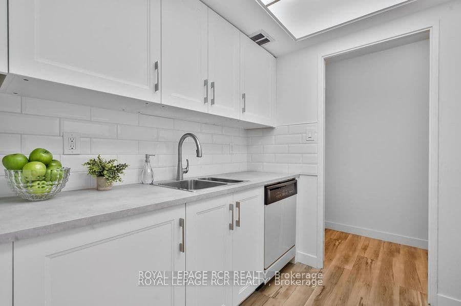 1535 Lakeshore Road E, Unit 205 thumbnail 6