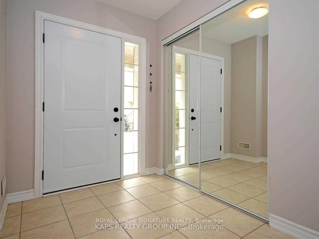 165 Hampshire Way, Unit 64 thumbnail 2