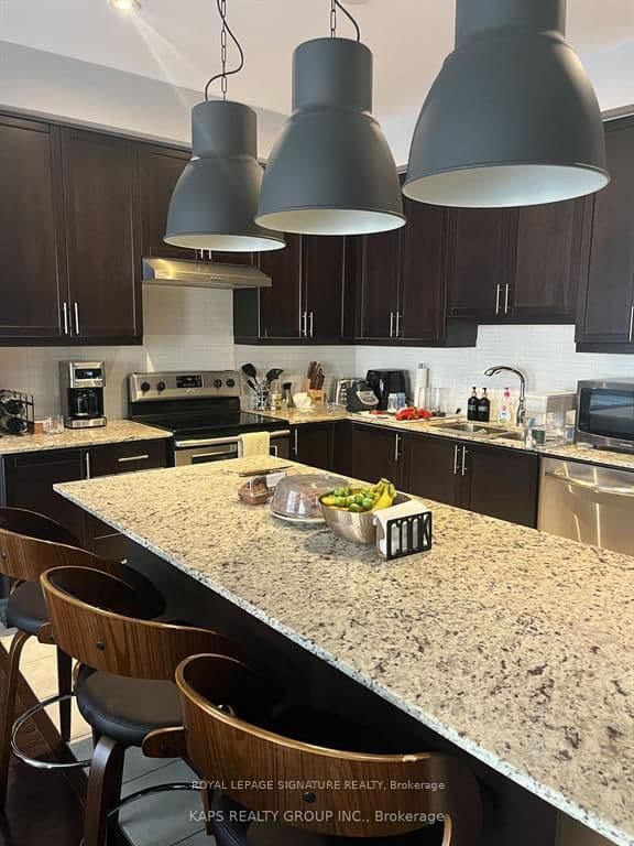 165 Hampshire Way, Unit 64 thumbnail 3