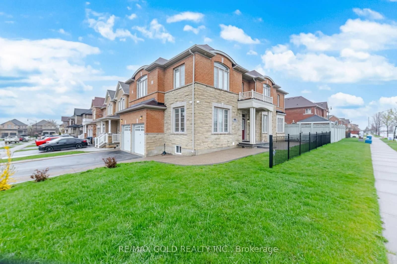 26 Drummondville Drive thumbnail 2