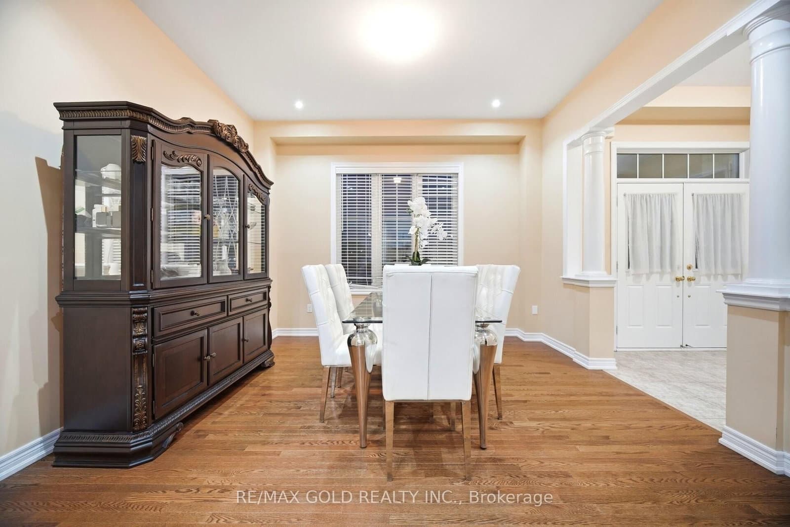 26 Drummondville Drive thumbnail 5