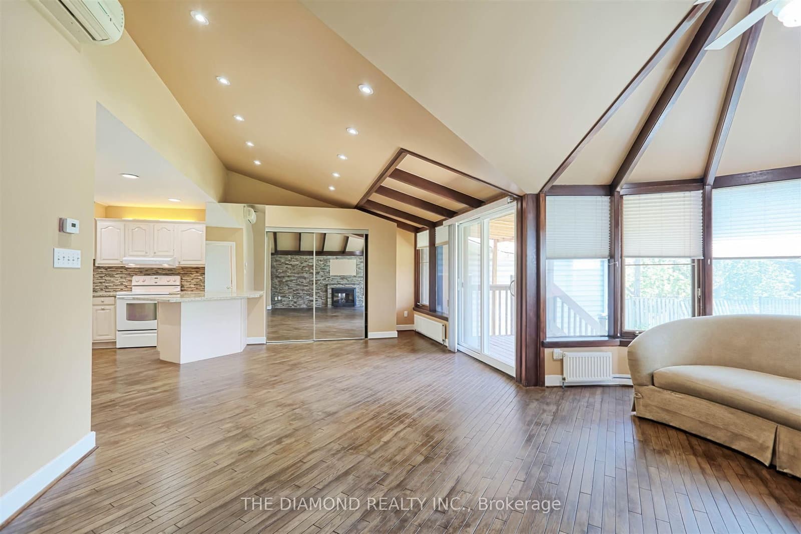 3927 Bloor Street W thumbnail 14