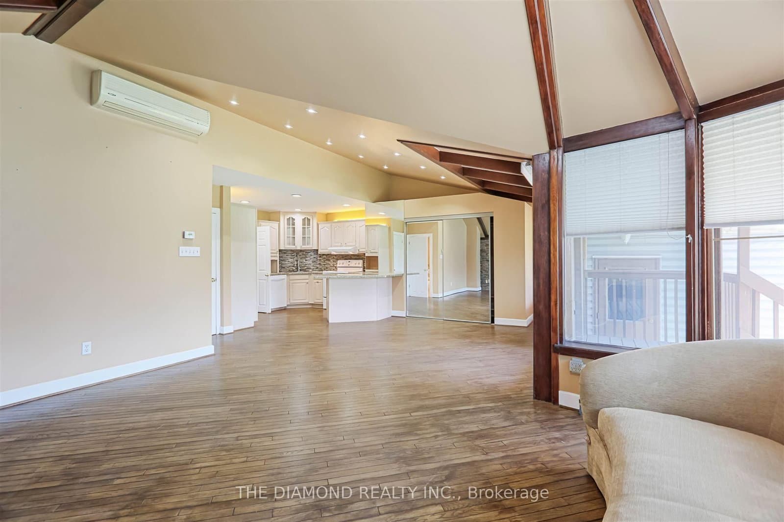 3927 Bloor Street W thumbnail 15