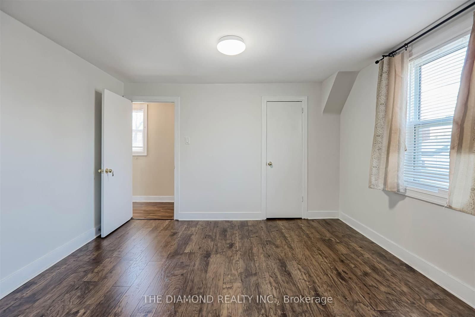 3927 Bloor Street W thumbnail 20