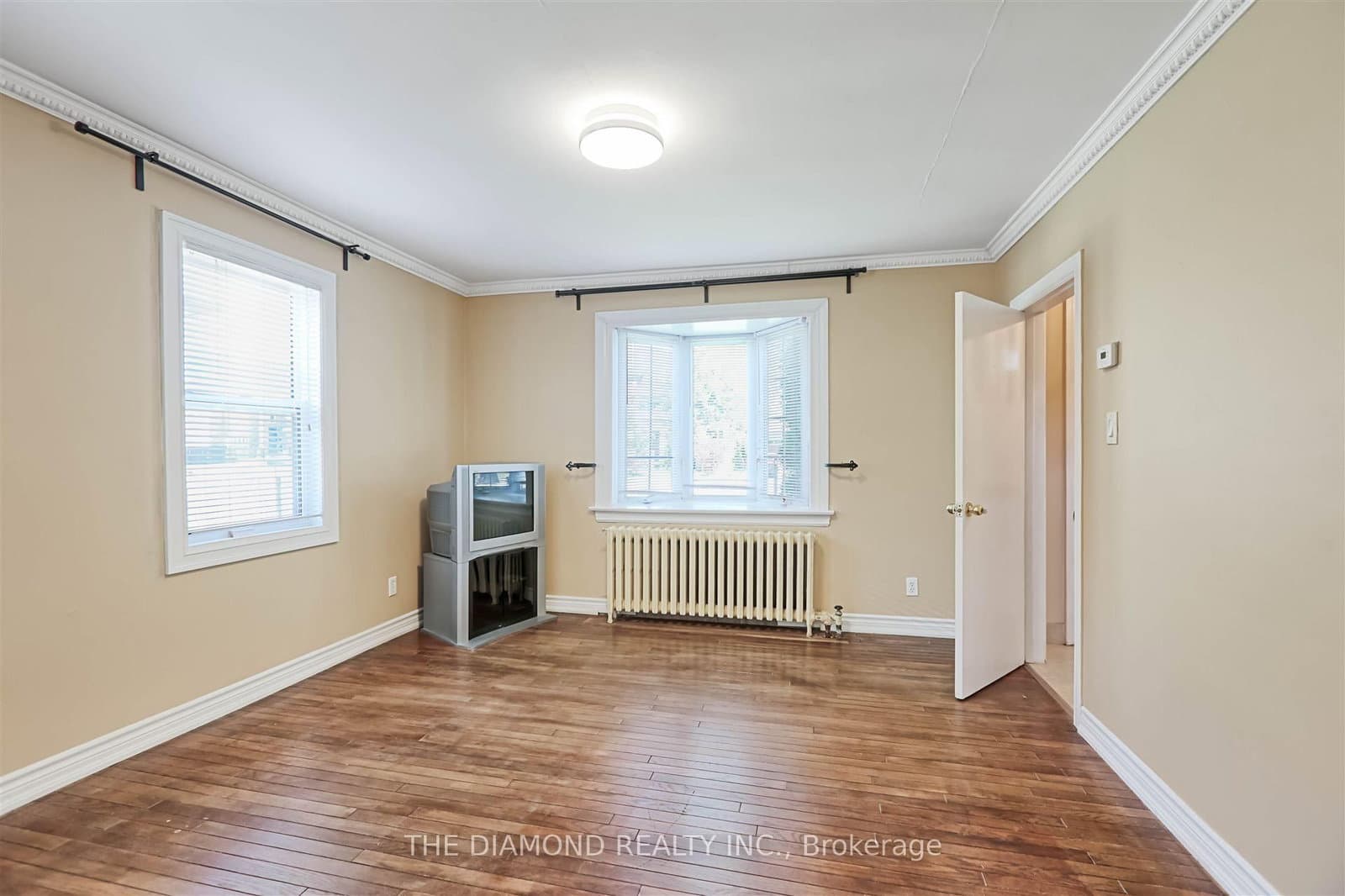 3927 Bloor Street W thumbnail 24
