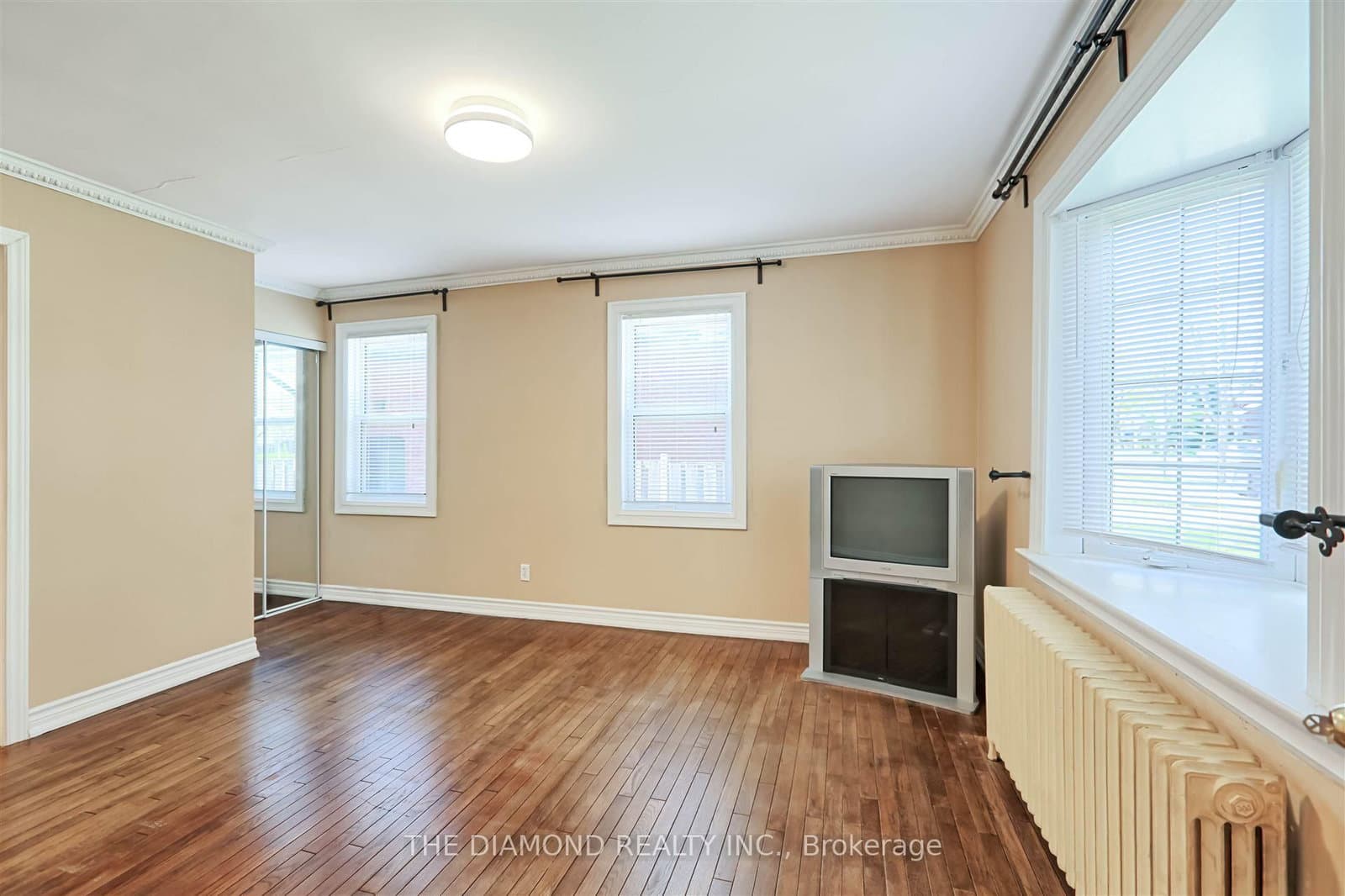 3927 Bloor Street W thumbnail 26
