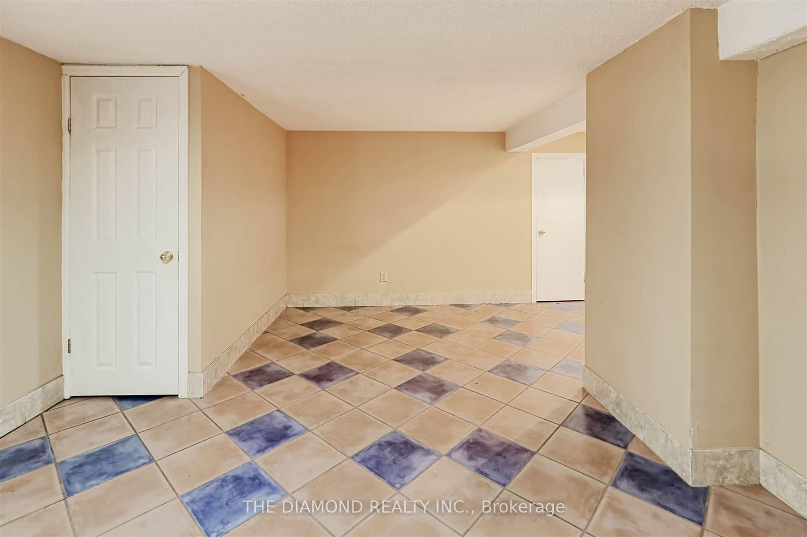 3927 Bloor Street W thumbnail 31