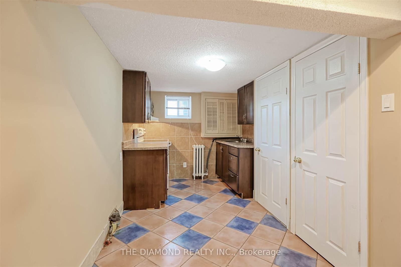 3927 Bloor Street W thumbnail 33