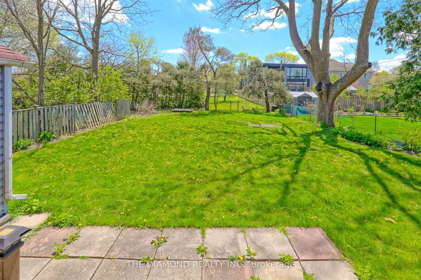 3927 Bloor Street W thumbnail 36