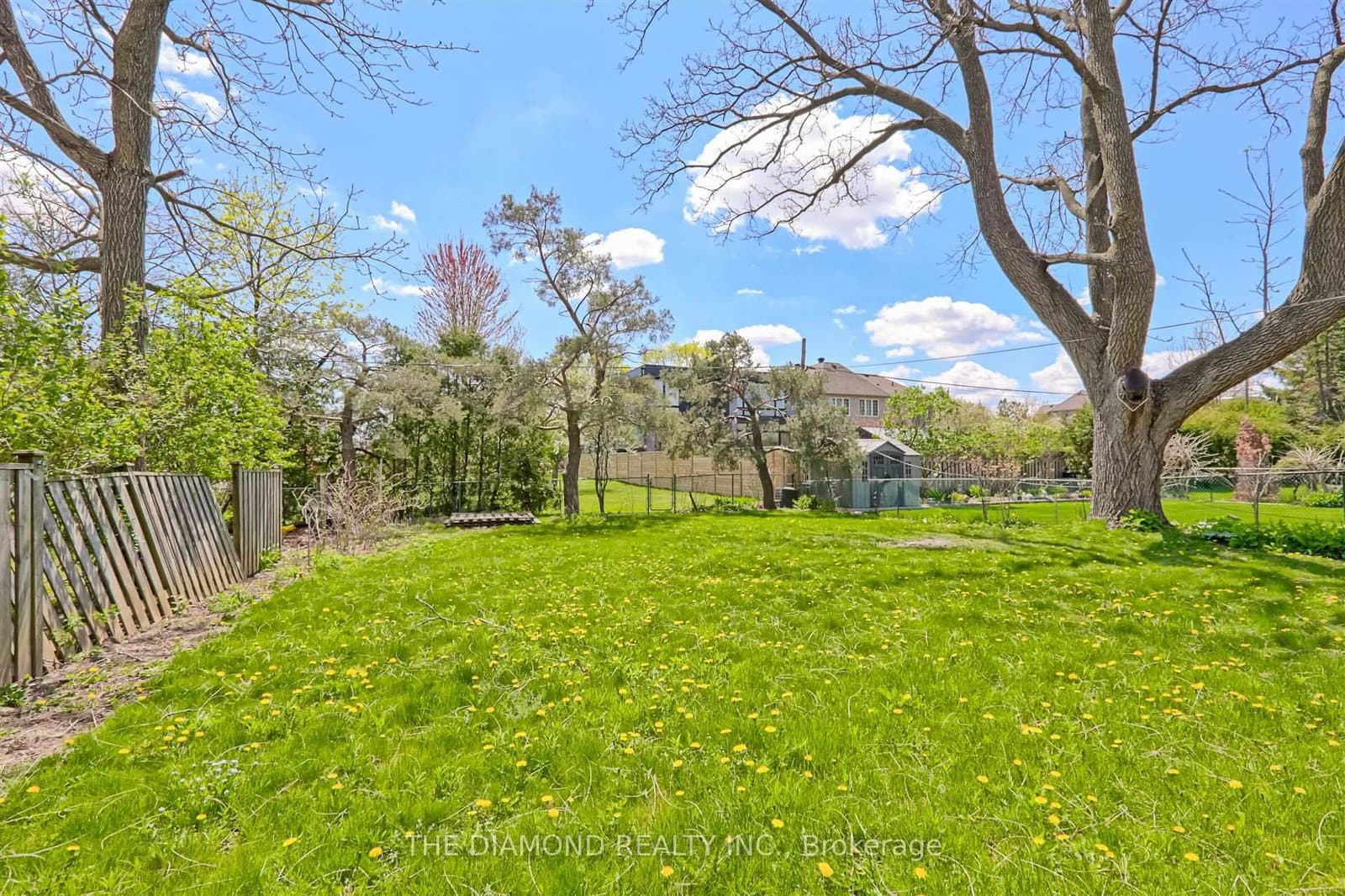 3927 Bloor Street W thumbnail 38
