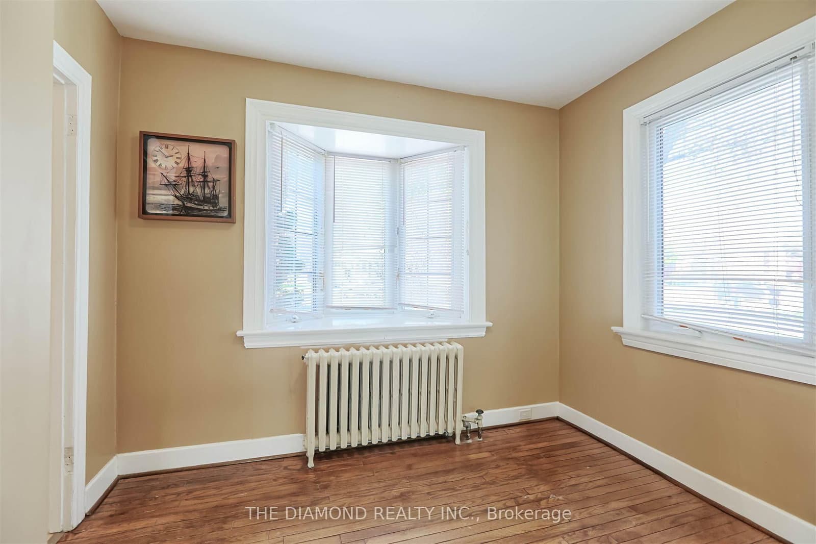 3927 Bloor Street W thumbnail 4