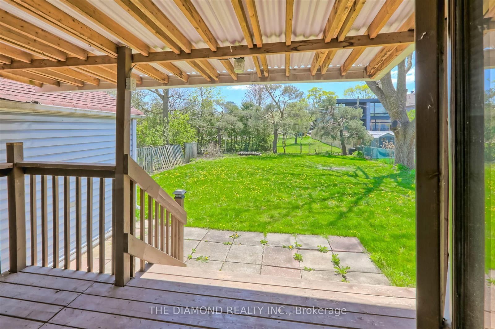3927 Bloor Street W thumbnail 40