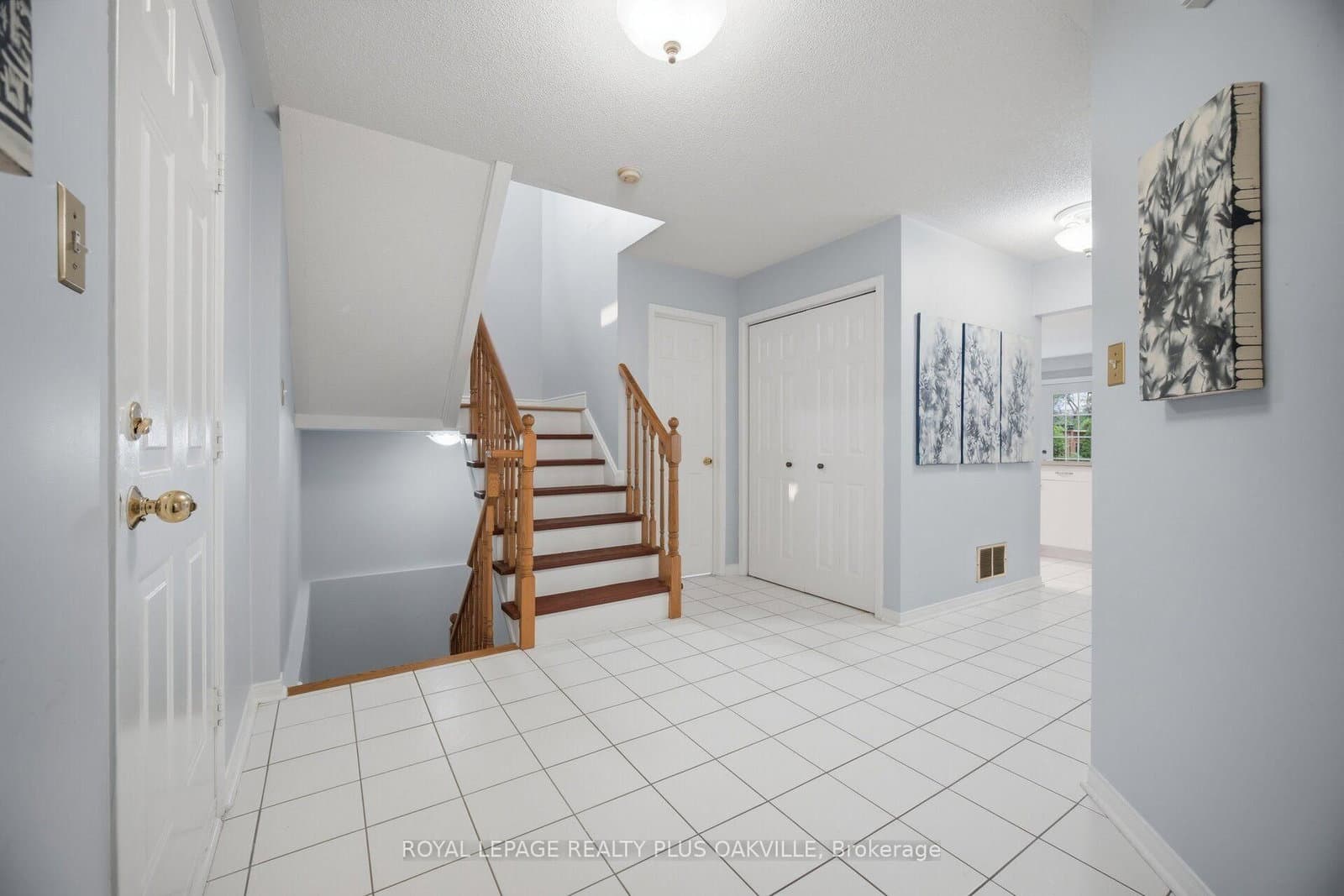 5882 Cornell Crescent thumbnail 4