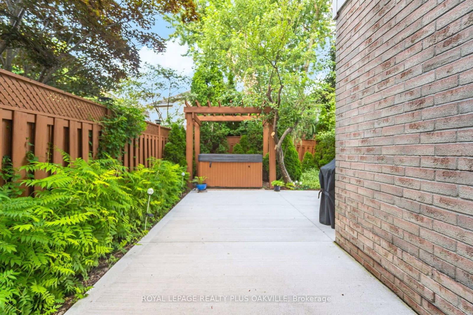 5882 Cornell Crescent thumbnail 41