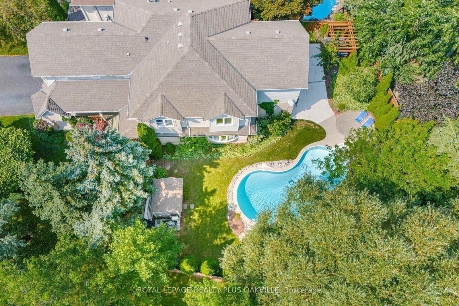 5882 Cornell Crescent thumbnail 47