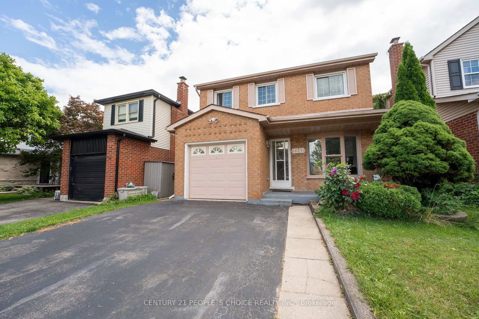 2247 Silverbirch Court thumbnail 3