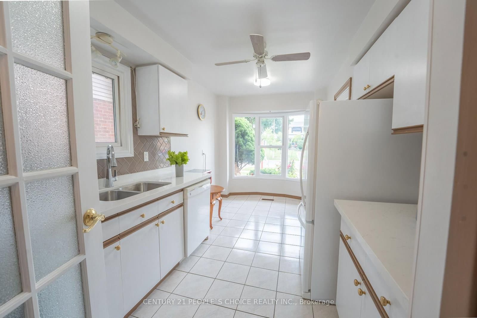 2247 Silverbirch Court thumbnail 9