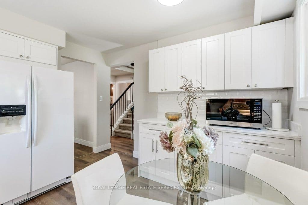 3076 Redstart Drive thumbnail 17