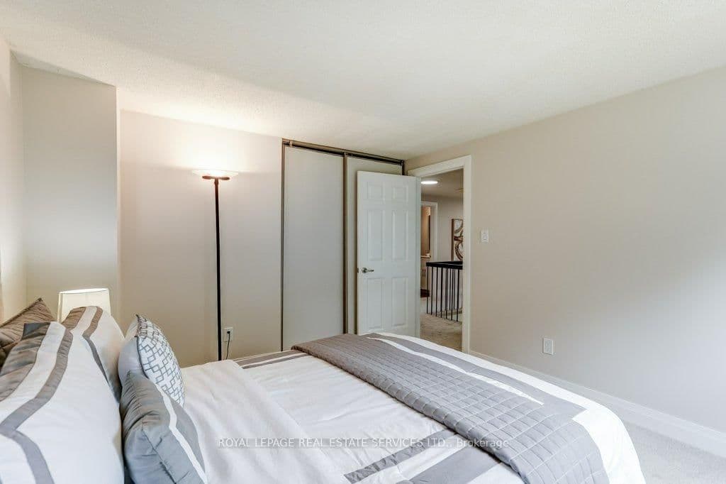 3076 Redstart Drive thumbnail 32