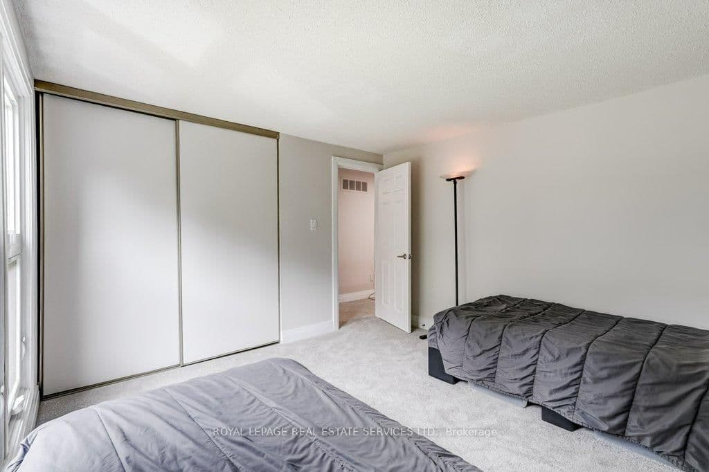 3076 Redstart Drive thumbnail 34