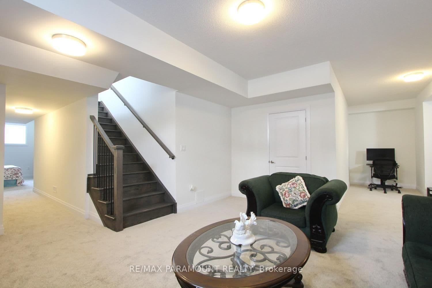 24 Kings Hill Drive thumbnail 37