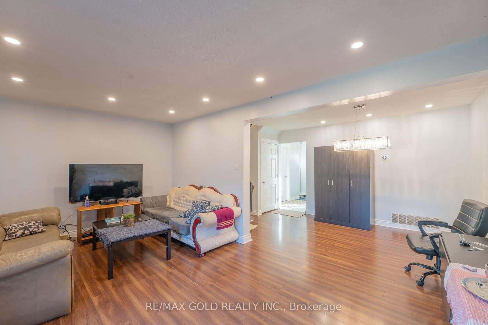 900 Central Park Drive, Unit 107 thumbnail 14