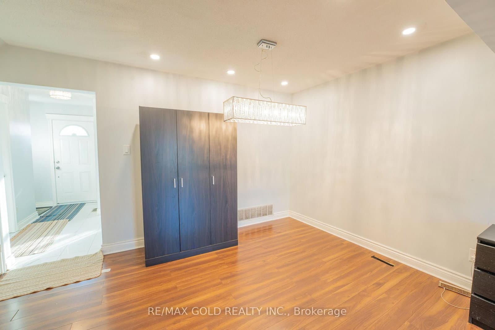 900 Central Park Drive, Unit 107 thumbnail 16