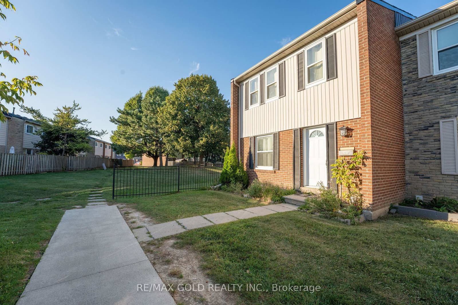 900 Central Park Drive, Unit 107 thumbnail 3