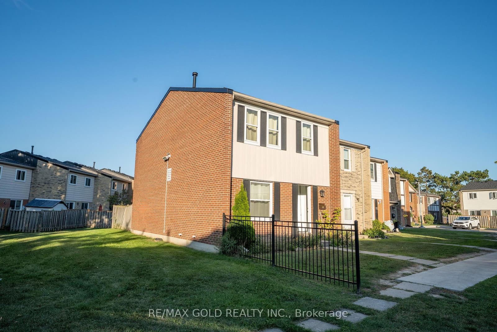 900 Central Park Drive, Unit 107 thumbnail 4