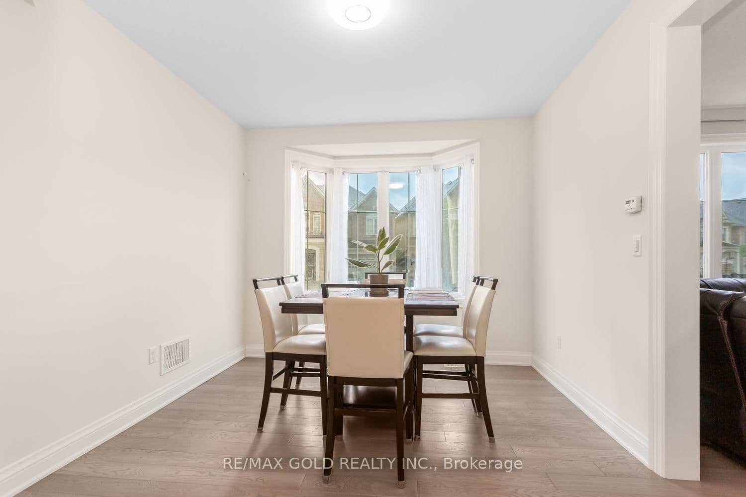 15 Farringdon Crescent thumbnail 13