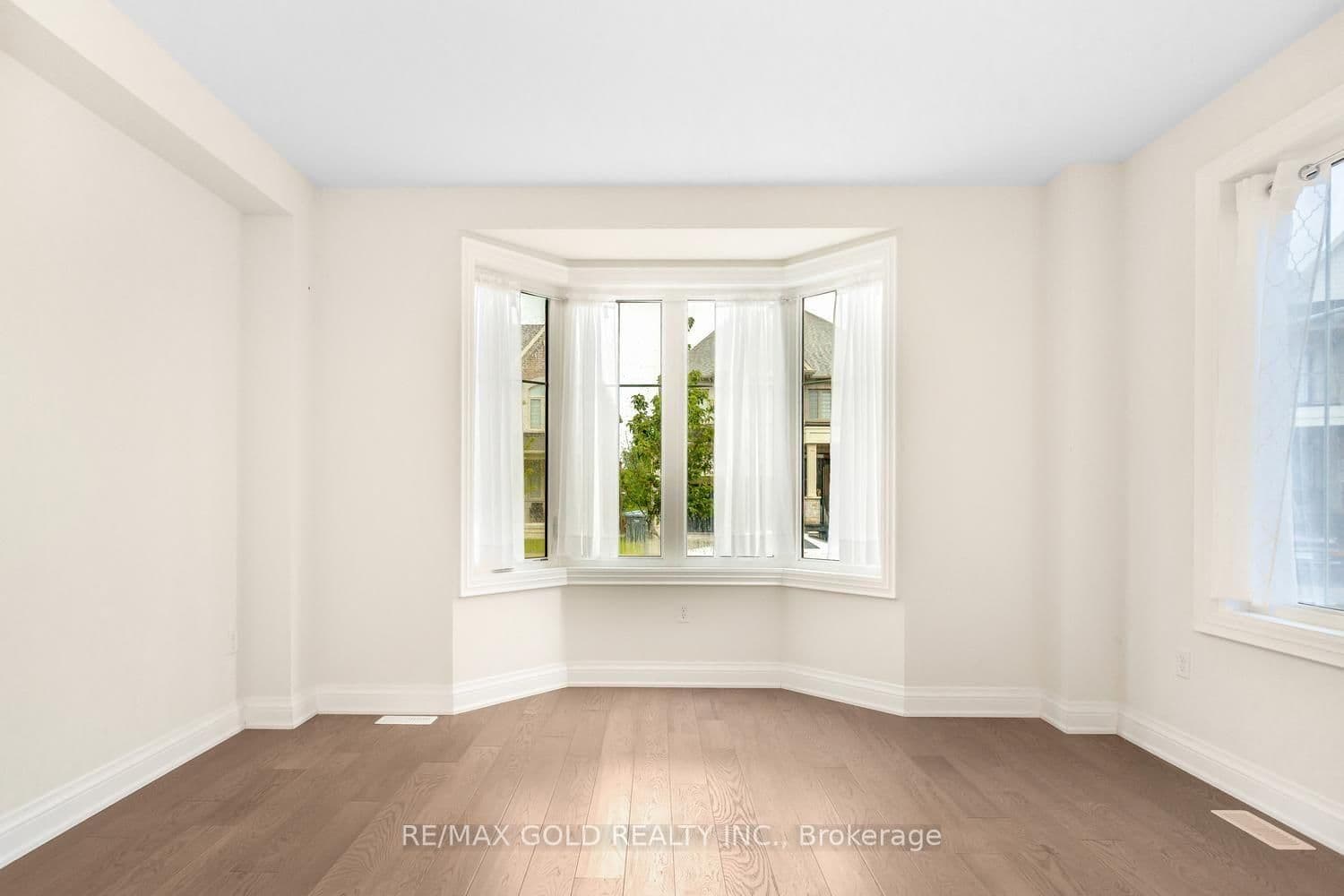 15 Farringdon Crescent thumbnail 7