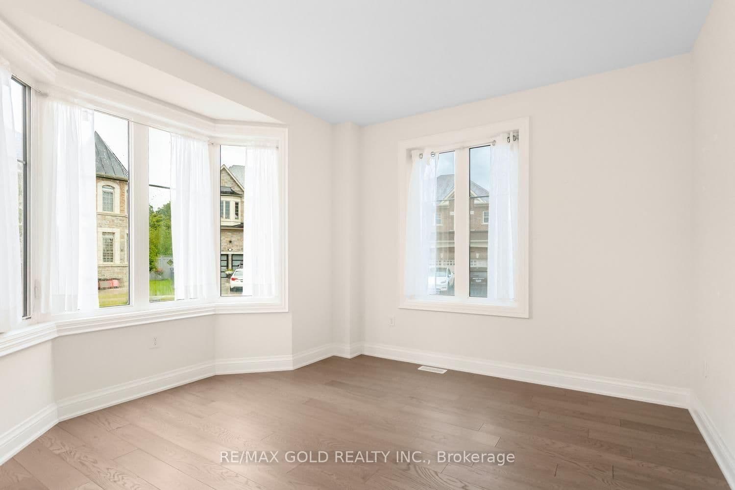 15 Farringdon Crescent thumbnail 8